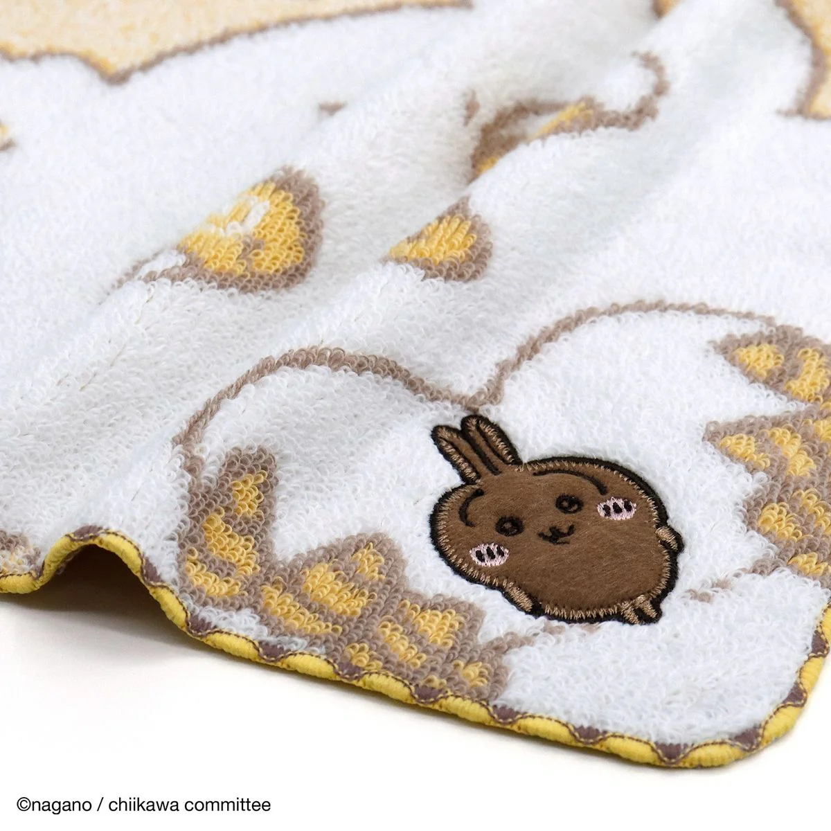 ちいかわ タオルハンカチ（かたまってるよ イエロー） - Image 2