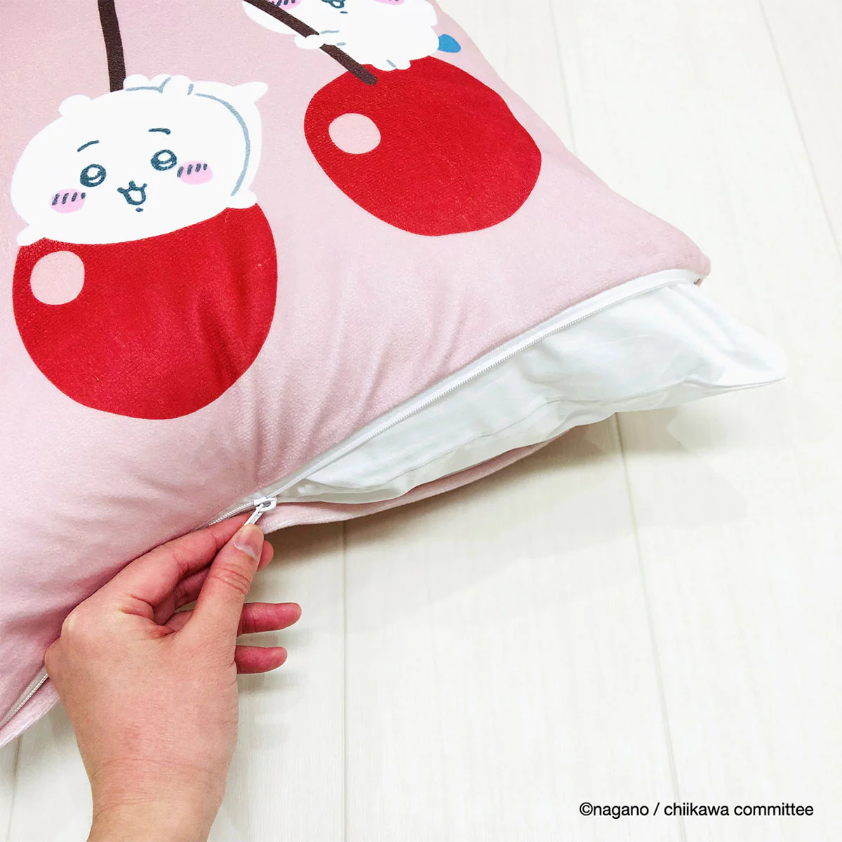 ちいかわ クッションカバー（みんな さくらんぼ） - Image 9