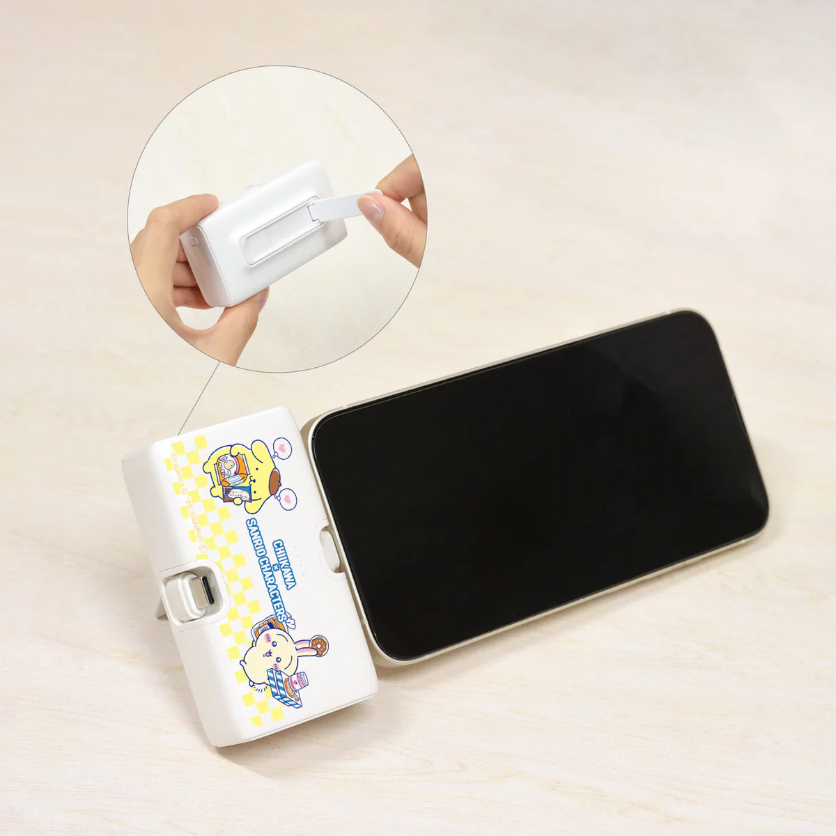 ちいかわ×サンリオキャラクターズ スーパーマーケットなLightning／Type-Cコネクタ付き リチウムイオン充電器 4000mAh（うさぎ＆ポムポムプリン） - Image 3