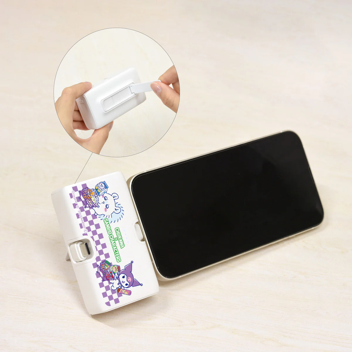 ちいかわ×サンリオキャラクターズ スーパーマーケットなLightning／Type-Cコネクタ付き リチウムイオン充電器 4000mAh（モモンガ＆クロミ） - Image 3