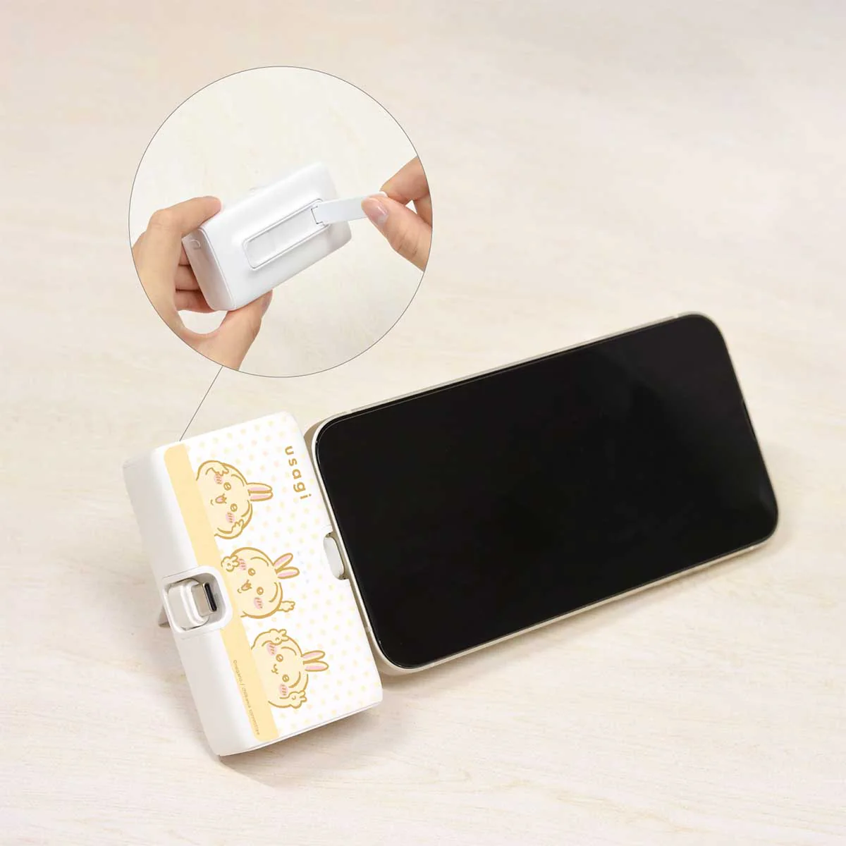 ちいかわ Lightning/Type-Cコネクタ付き リチウムイオン充電器（うさぎ） - Image 3