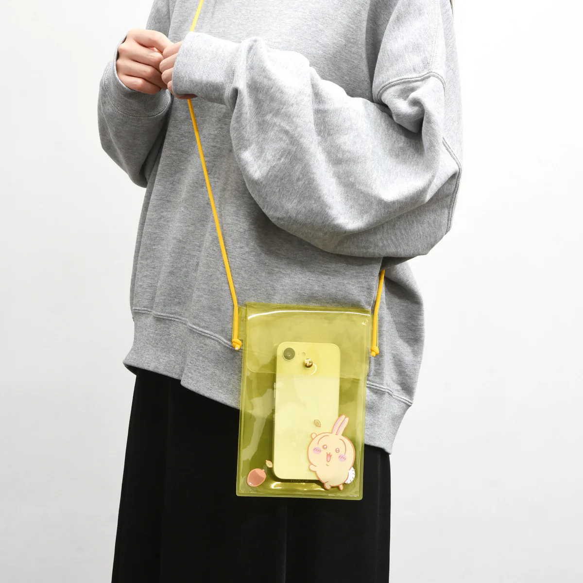 ちいかわ IIIIpocket Clearスマートフォンポーチ（うさぎ） - Image 3