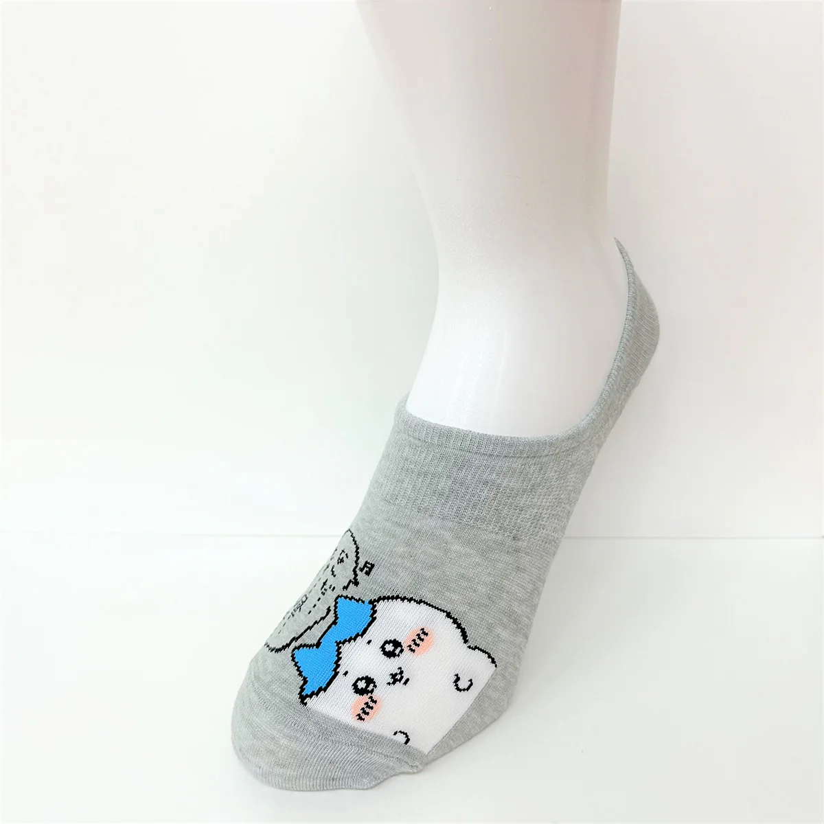 ちいかわ ココピタ スニーカー丈（ハチワレ壁キック） - Image 3