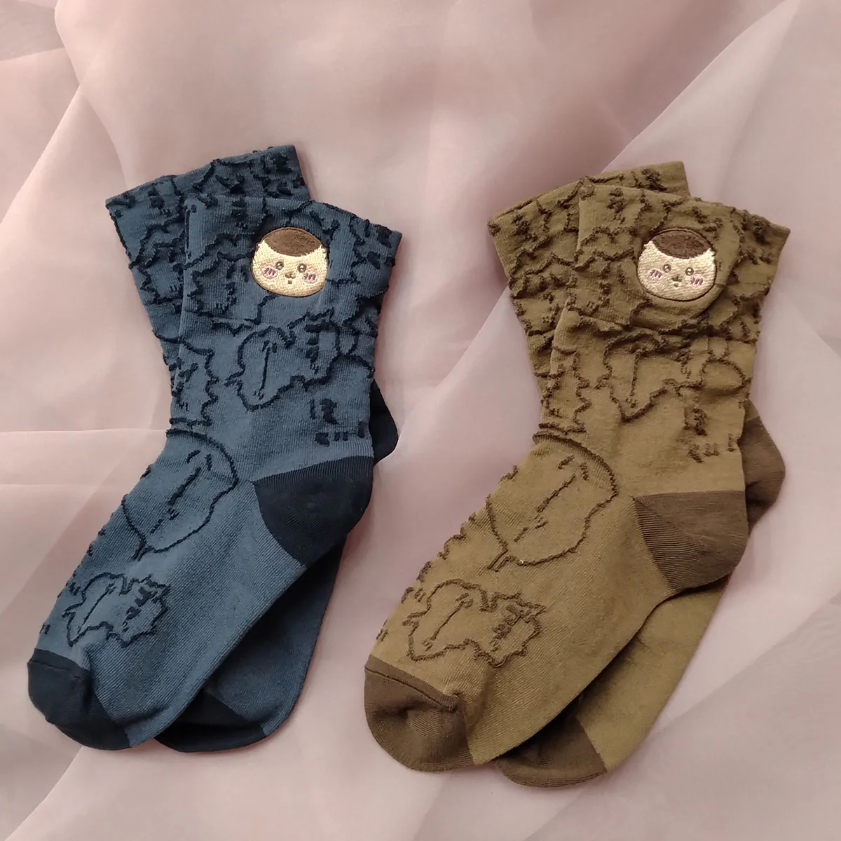 ちいかわ フロート刺繍クルーソックス（くりまんじゅう ネイビー） レディース用 - Image 2