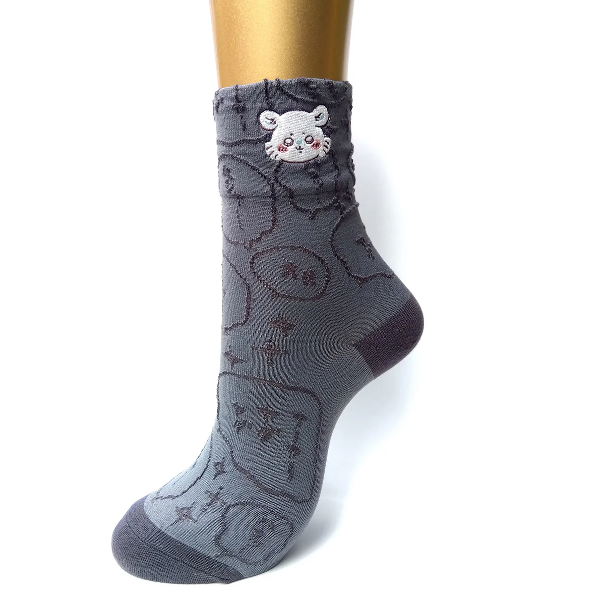 ちいかわ フロート刺繍クルーソックス（モモンガ チャコール） レディース用 - Image 4
