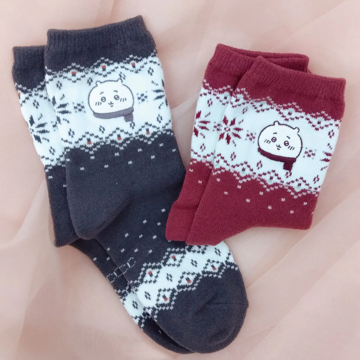 ちいかわ 刺繍クルーソックス（ノルディック柄・赤） レディース用 - Image 3