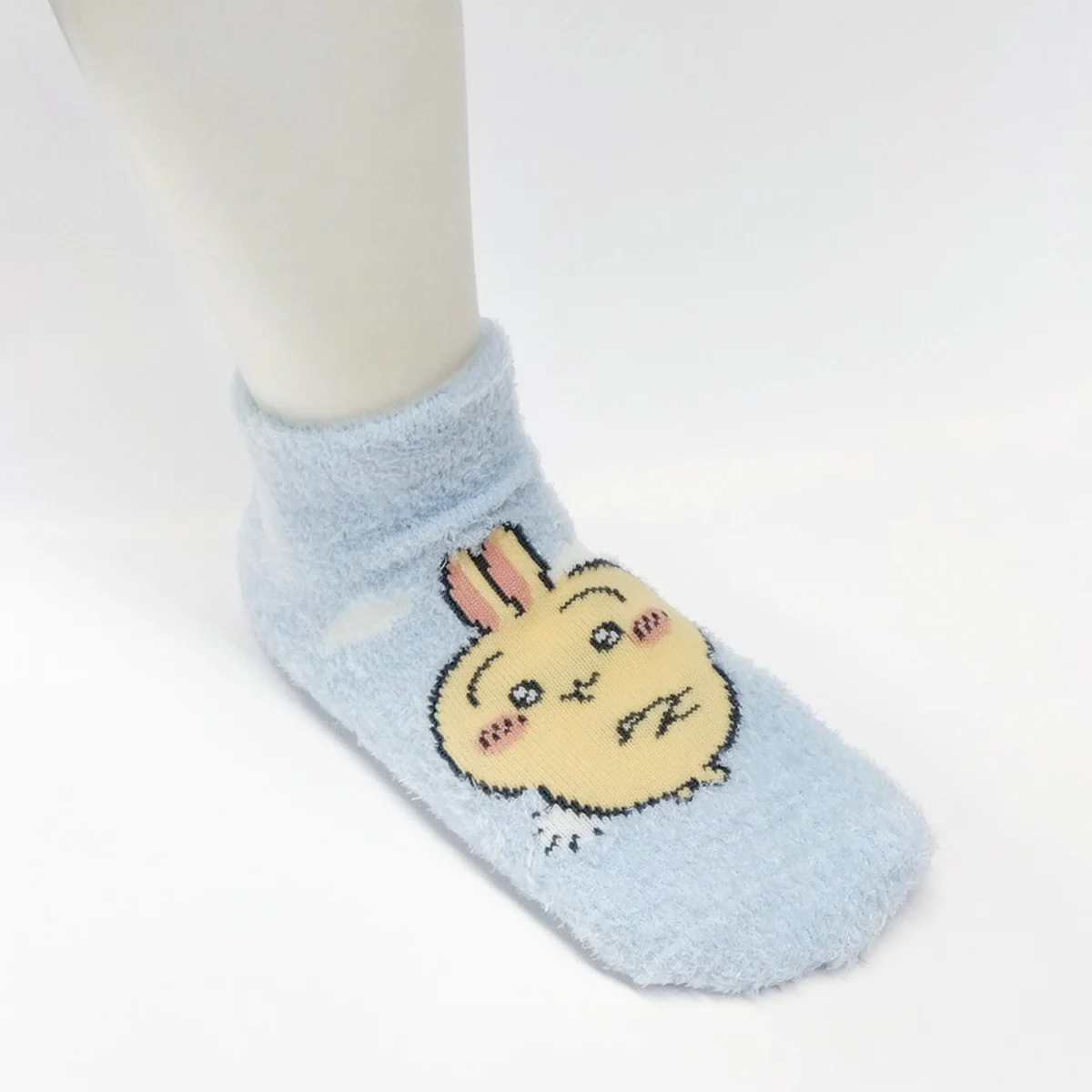 ちいかわ もこもこスニーカー丈ソックス（うさぎ腕組み サックス） キッズ用 - Image 4