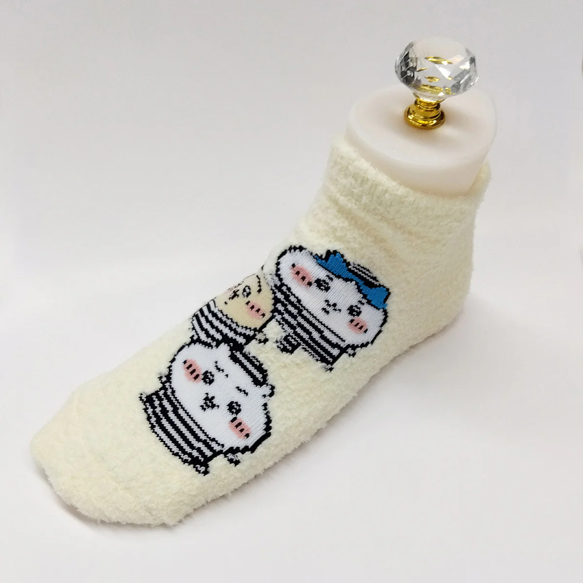 ちいかわ ふわもこスニーカー丈ソックス(囚人 クリーム) レディース用 - Image 4