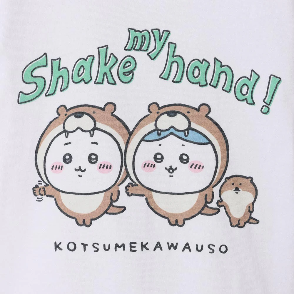 ちいかわ水族館 キッズTシャツ カワウソと握手 ホワイト（カメミラー付） - Image 2