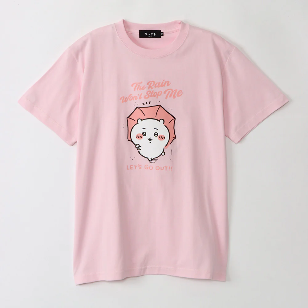ちいかわ お出かけ楽しみ！な Tシャツ ちいかわと傘 ライトピンク - Image 4