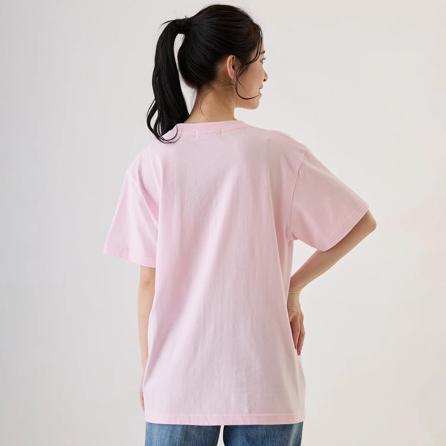 ちいかわ お出かけ楽しみ！な Tシャツ ちいかわと傘 ライトピンク - Image 8