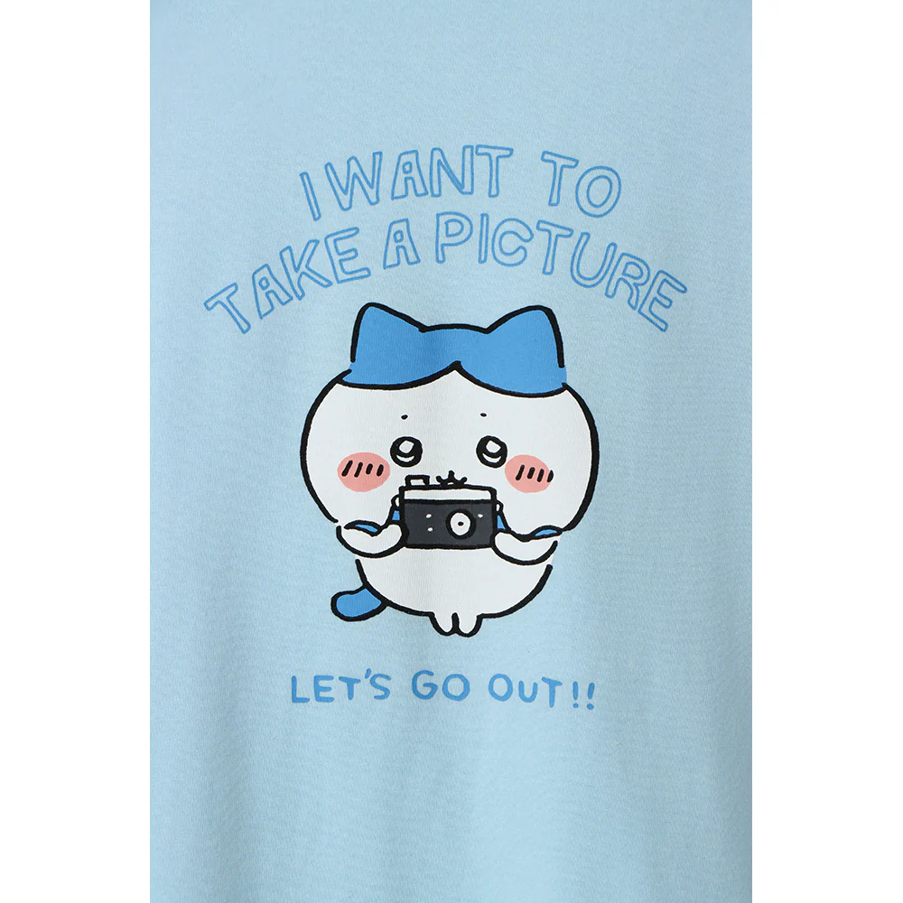 ちいかわ お出かけ楽しみ！な Tシャツ ハチワレとカメラ ライトブルー - Image 2