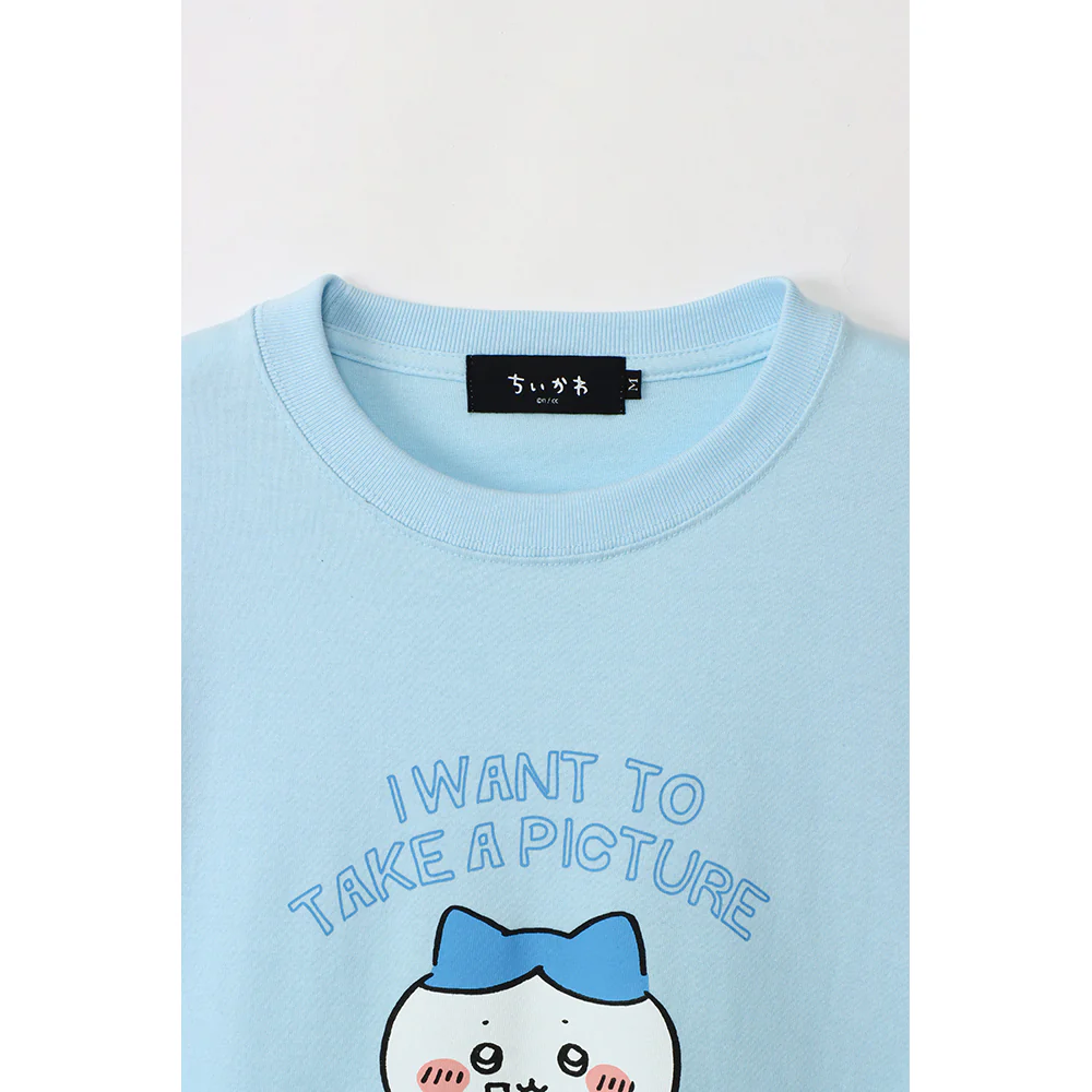 ちいかわ お出かけ楽しみ！な Tシャツ ハチワレとカメラ ライトブルー - Image 3