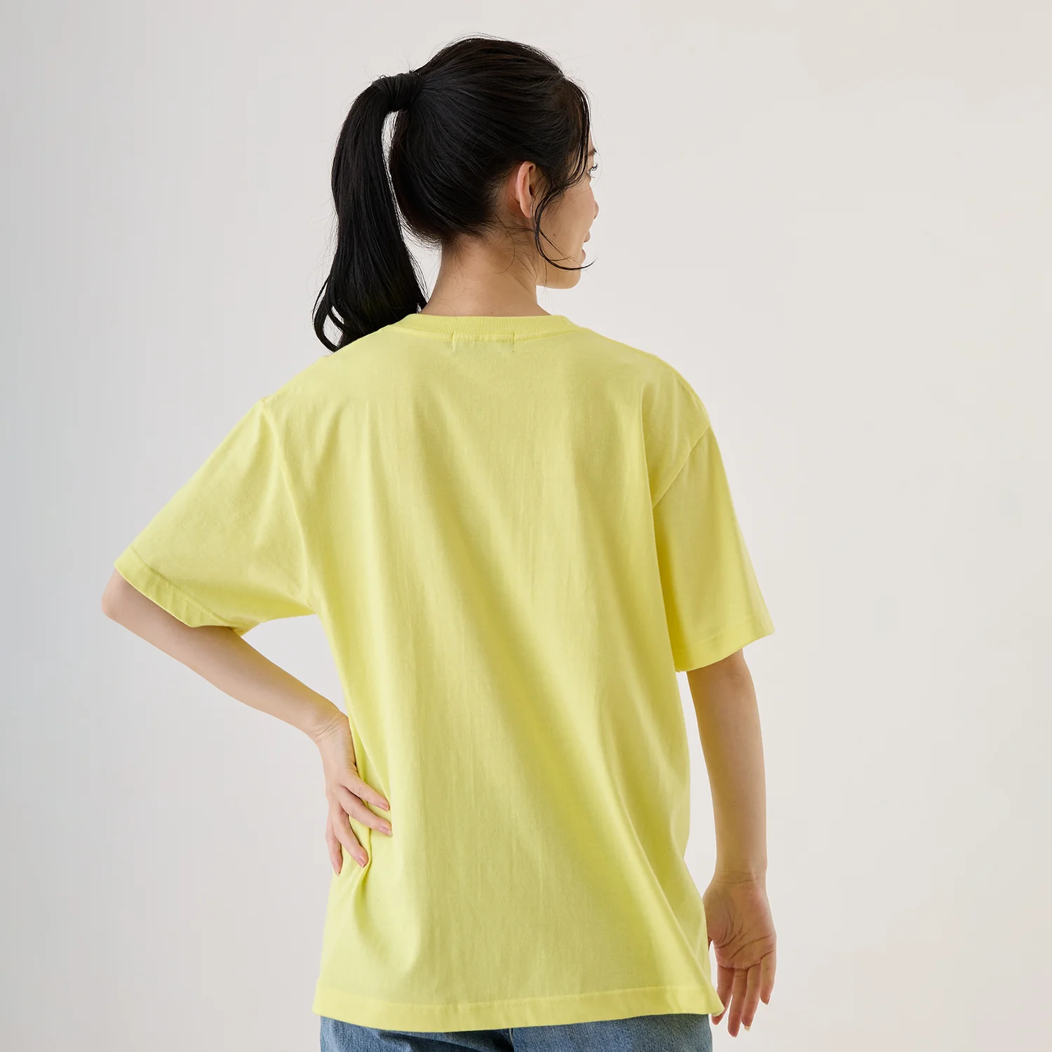 ちいかわ お出かけ楽しみ！な Tシャツ おでかけうさぎ ライトイエロー - Image 8
