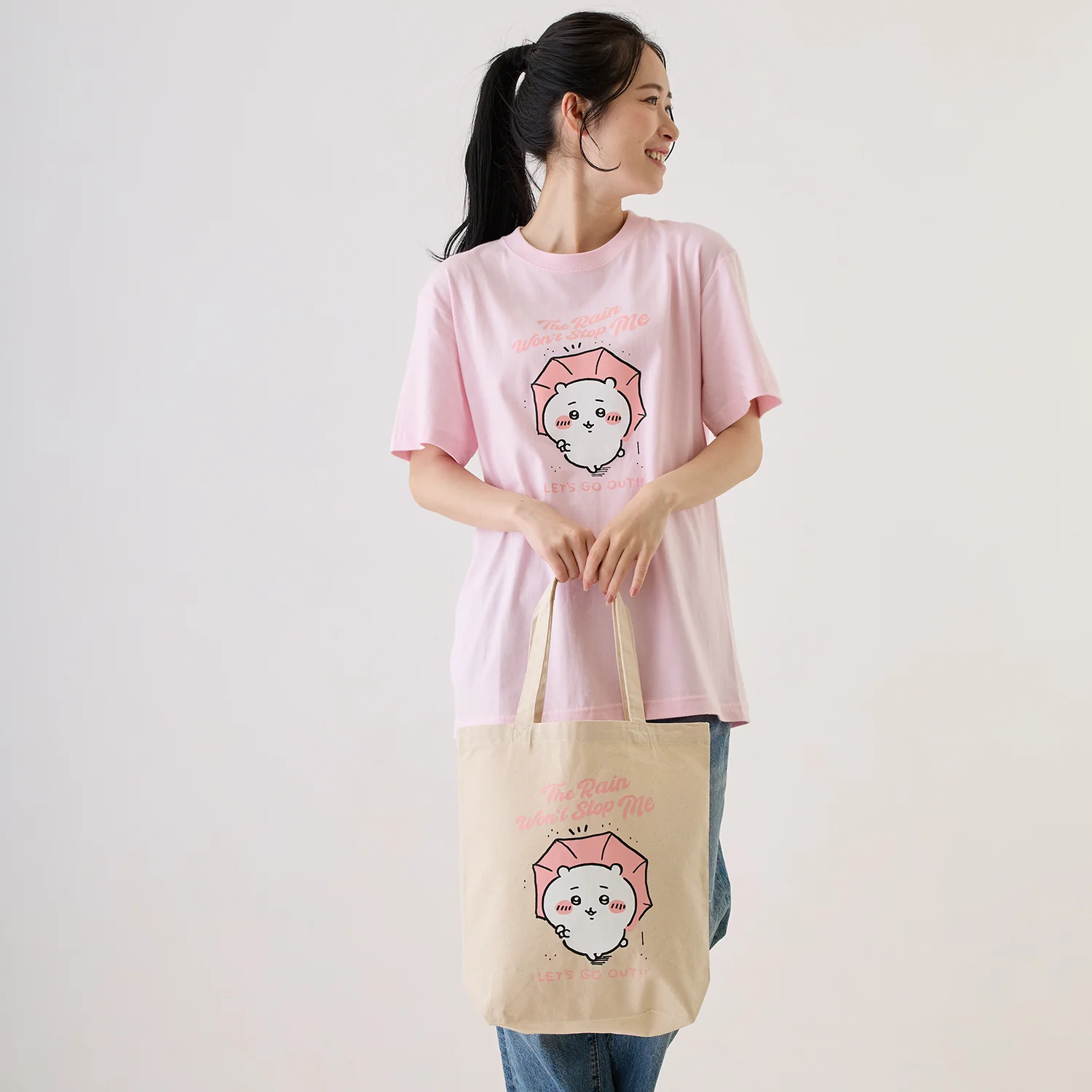 ちいかわ お出かけ楽しみ！な トートバッグ ちいかわと傘 ナチュラル - Image 6