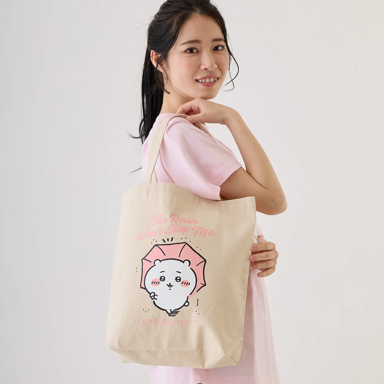 ちいかわ お出かけ楽しみ！な トートバッグ ちいかわと傘 ナチュラル - Image 7