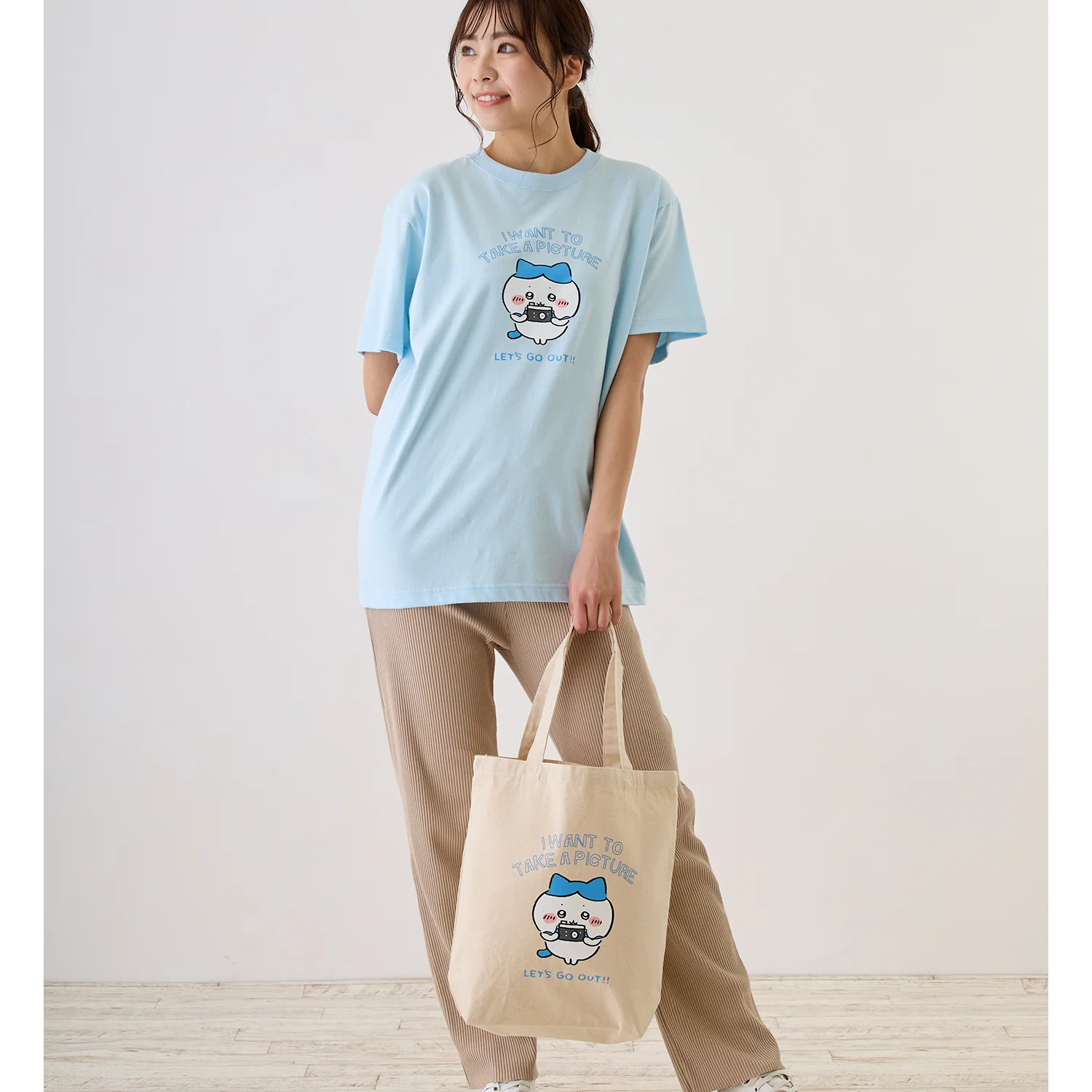 ちいかわ お出かけ楽しみ！な トートバッグ ハチワレとカメラ ナチュラル - Image 6
