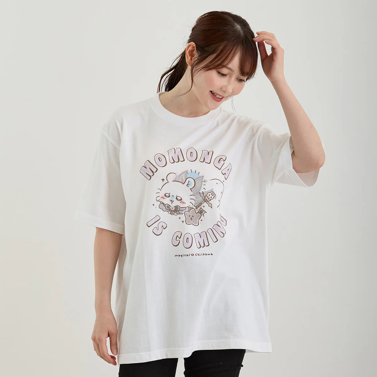 ちいかわ 超まじかるちいかわ ビッグTシャツ MOMONGA IS COMING ホワイト - Image 3