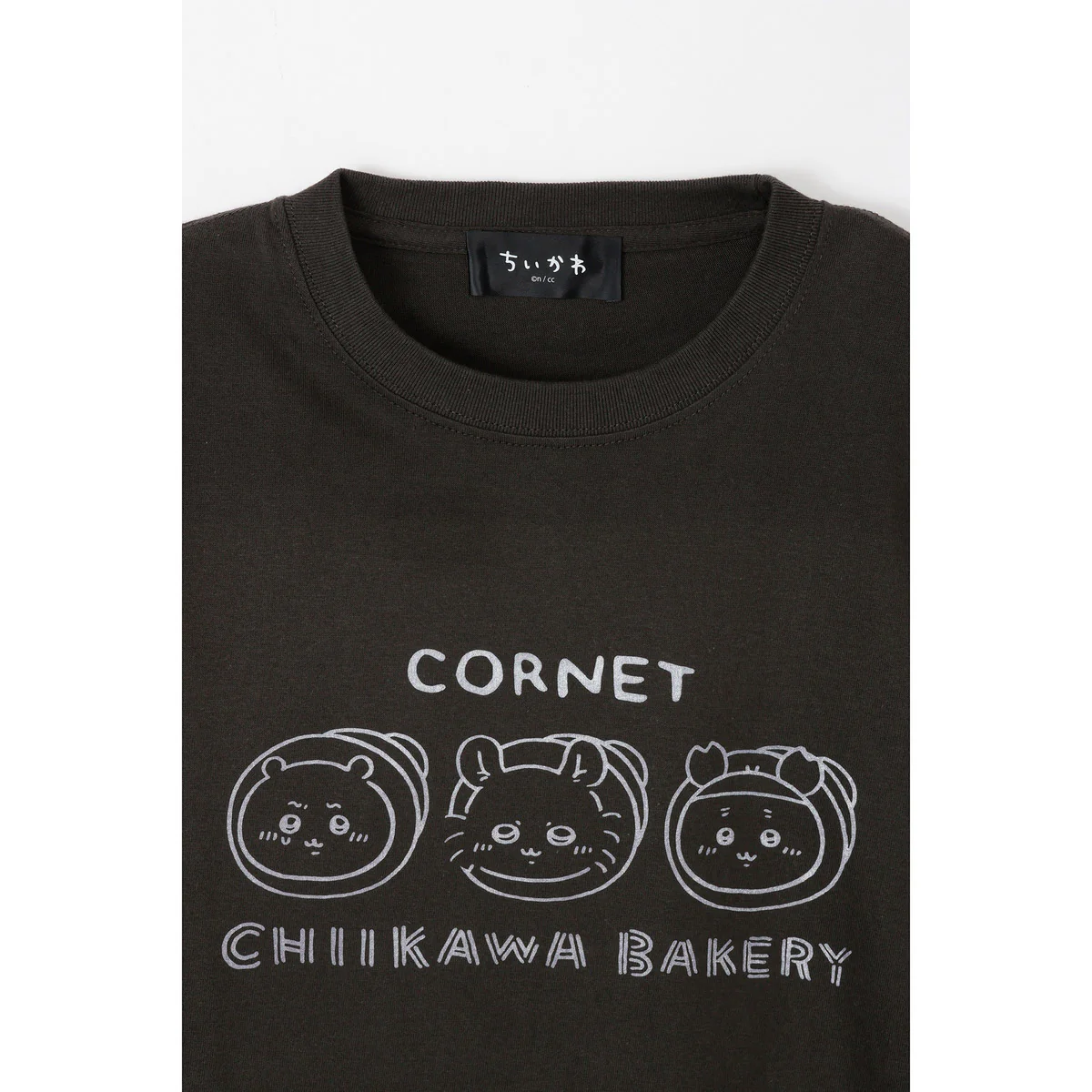 ちいかわ ちいかわベーカリー Tシャツ コロネなトリオ スミ - Image 2