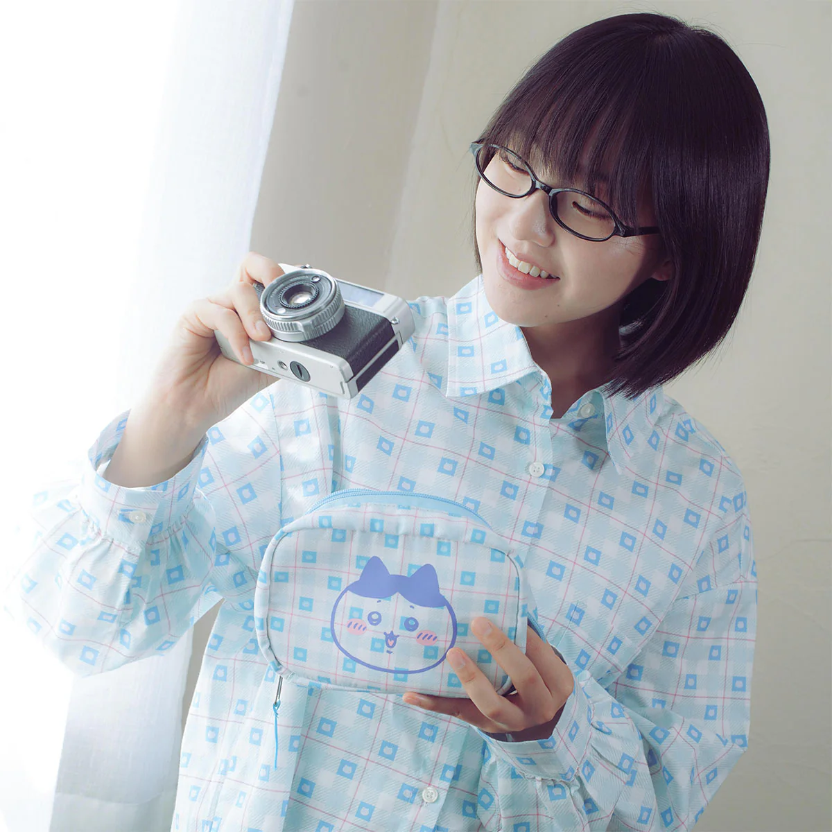 ちいかわ チェックシリーズ ポーチ ハチワレ ブルー - Image 3