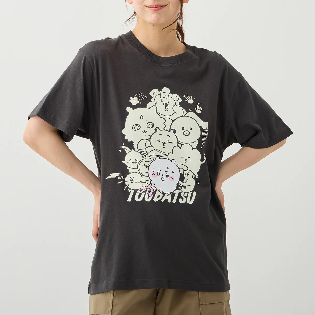 ちいかわ ちいかわパーク 蓄光Tシャツ 討伐 スミ - Image 4