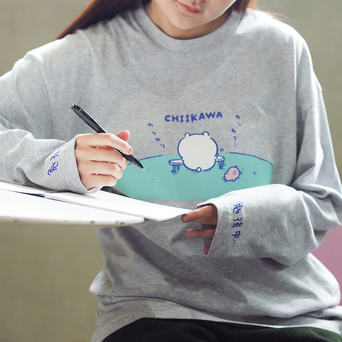 ちいかわ 長袖Tシャツ 試験勉強 アッシュ - Image 2