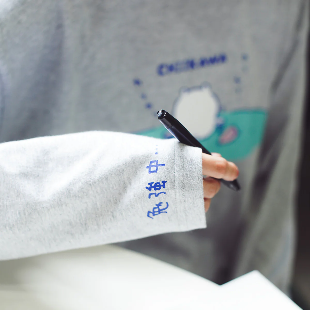 ちいかわ 長袖Tシャツ 試験勉強 アッシュ - Image 4