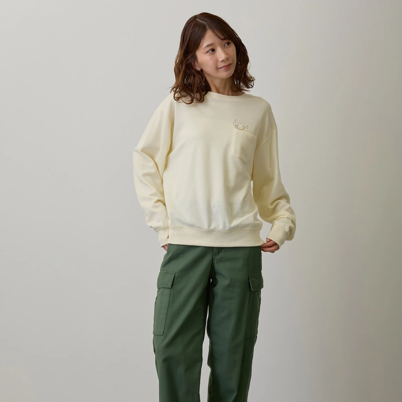 ちいかわ スウェット お守り拾うか クリーム - Image 10