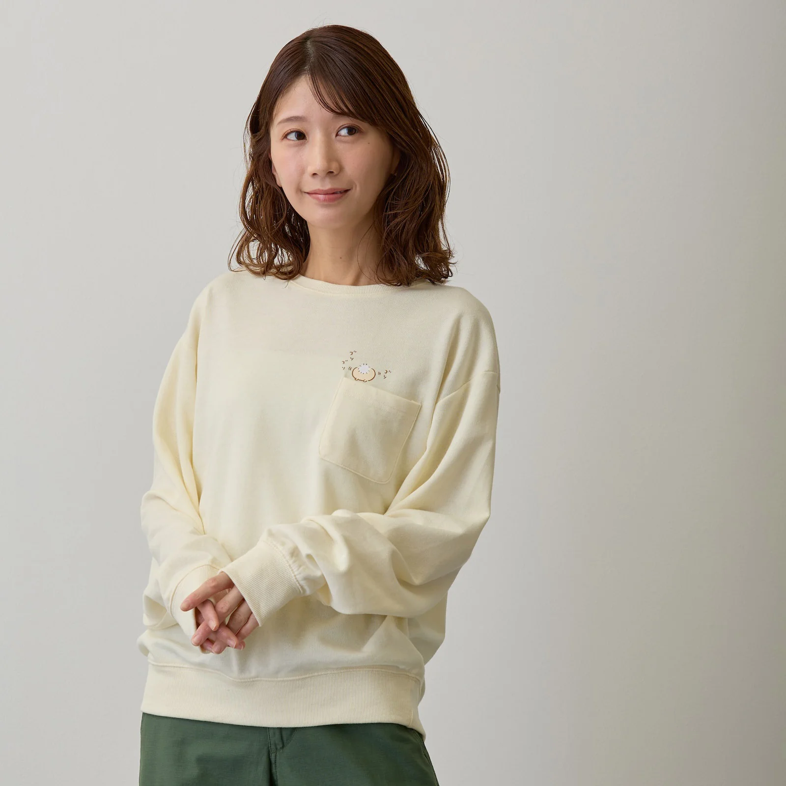 ちいかわ スウェット お守り拾うか クリーム - Image 8