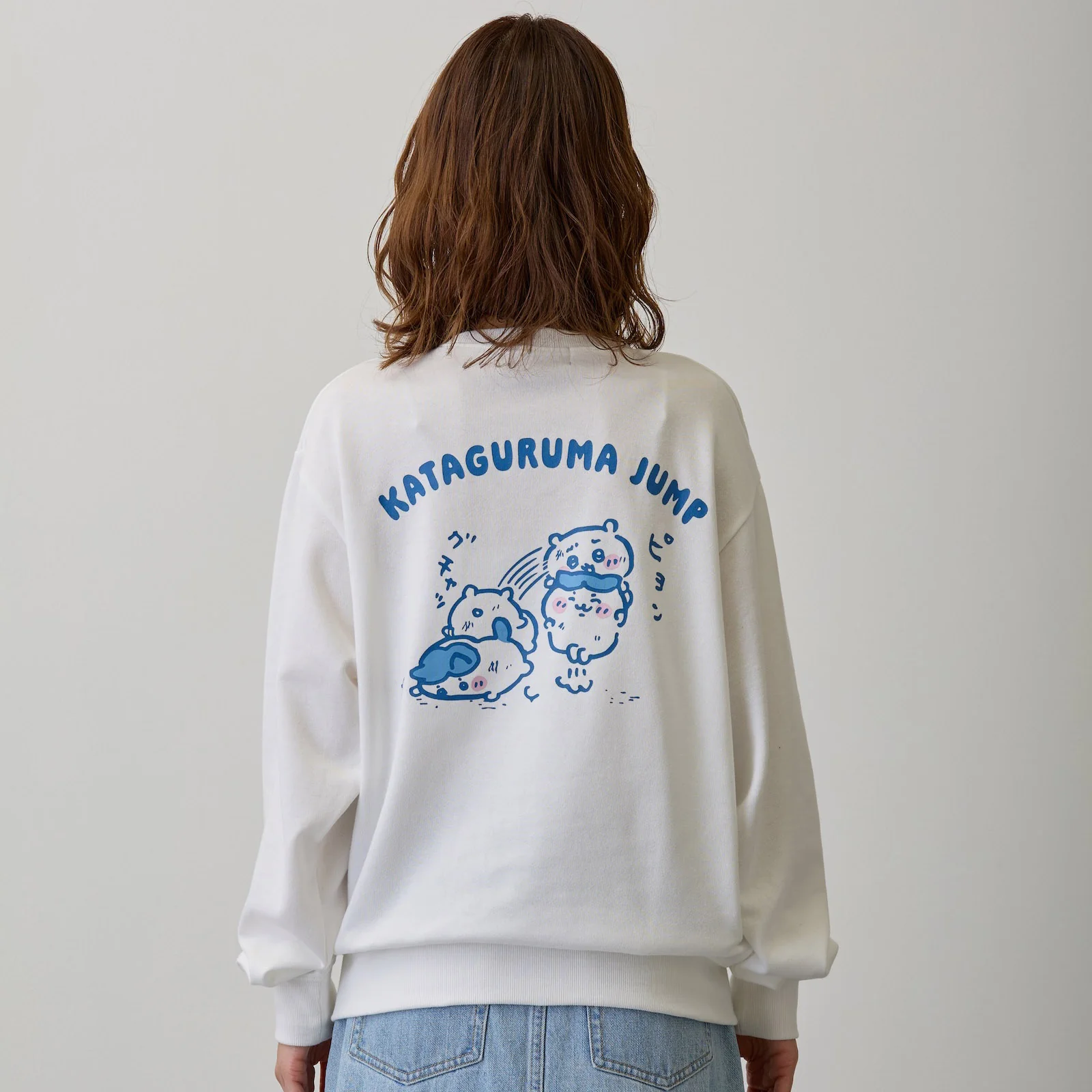 ちいかわ スウェット 肩車ジャンプ ホワイト - Image 5