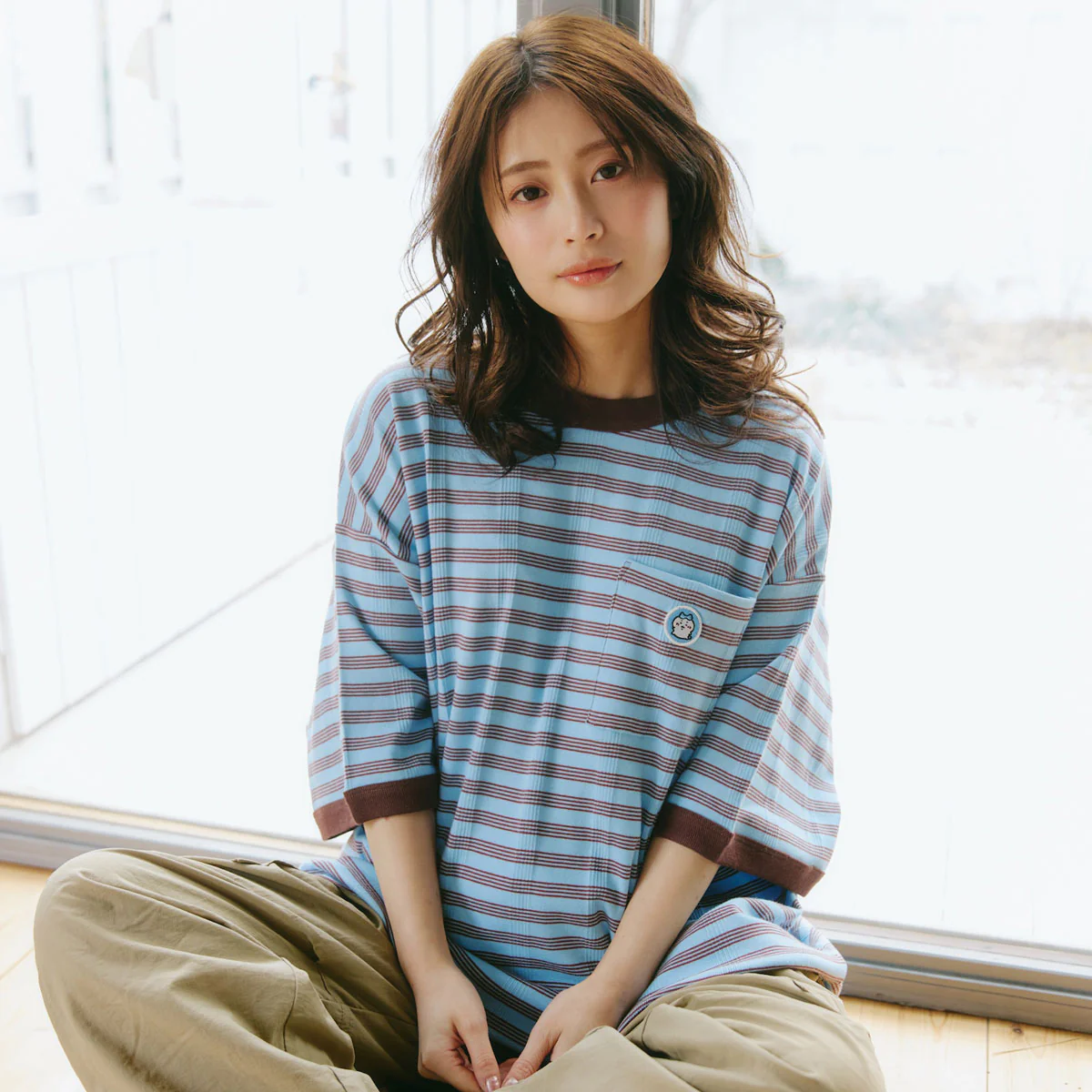 ちいかわ ビッグシルエットポケットTシャツ Robert P.Miller×Talking ハチワレ BLUEBERRY - Image 2