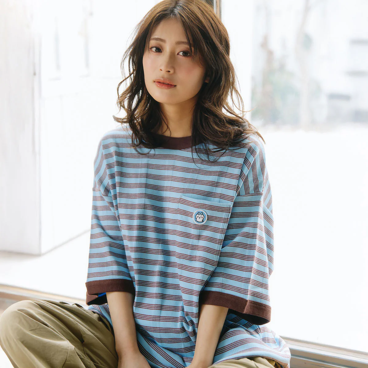 ちいかわ ビッグシルエットポケットTシャツ Robert P.Miller×Talking ハチワレ BLUEBERRY - Image 3