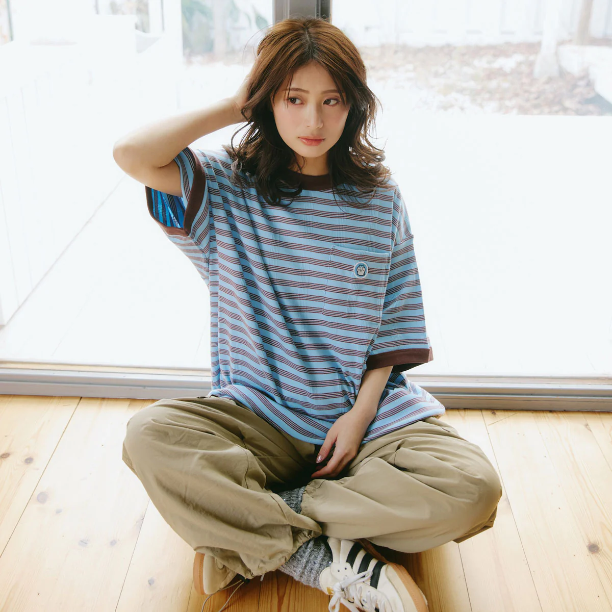 ちいかわ ビッグシルエットポケットTシャツ Robert P.Miller×Talking ハチワレ BLUEBERRY - Image 4