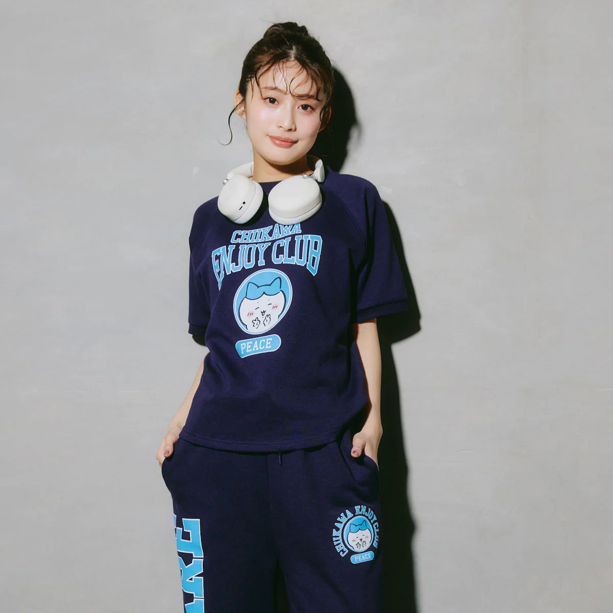 ちいかわ Tシャツ ピース ハチワレ ネイビー - Image 3
