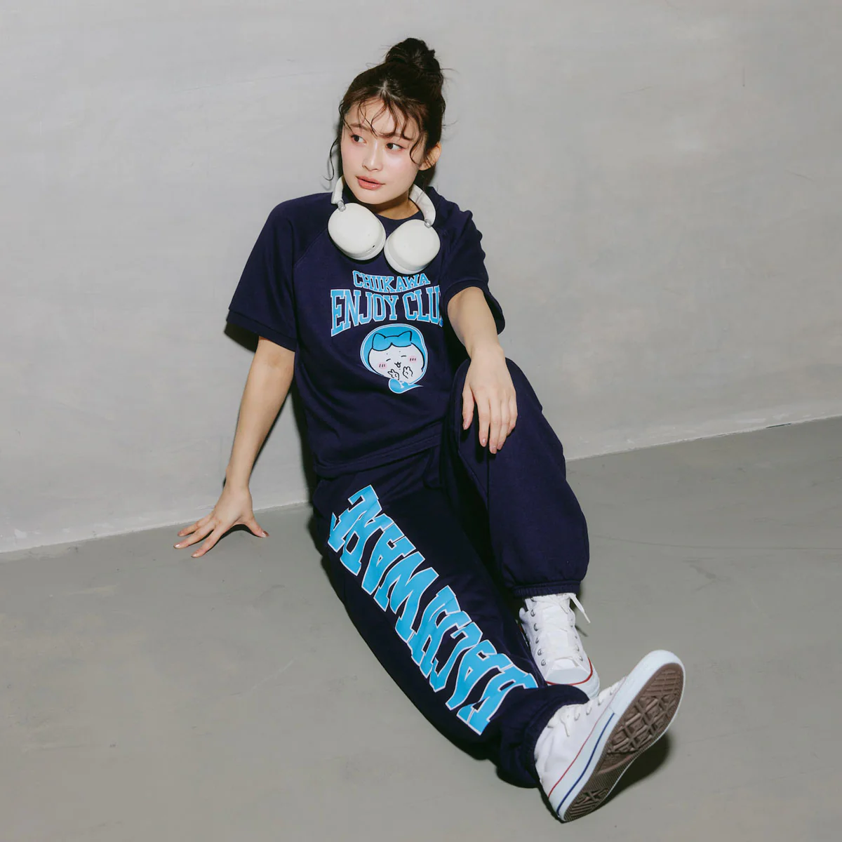 ちいかわ Tシャツ ピース ハチワレ ネイビー - Image 4