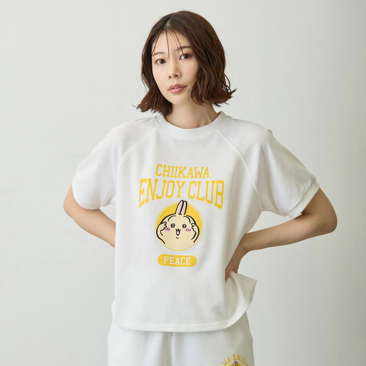 ちいかわ Tシャツ ピース うさぎ ホワイト - Image 11