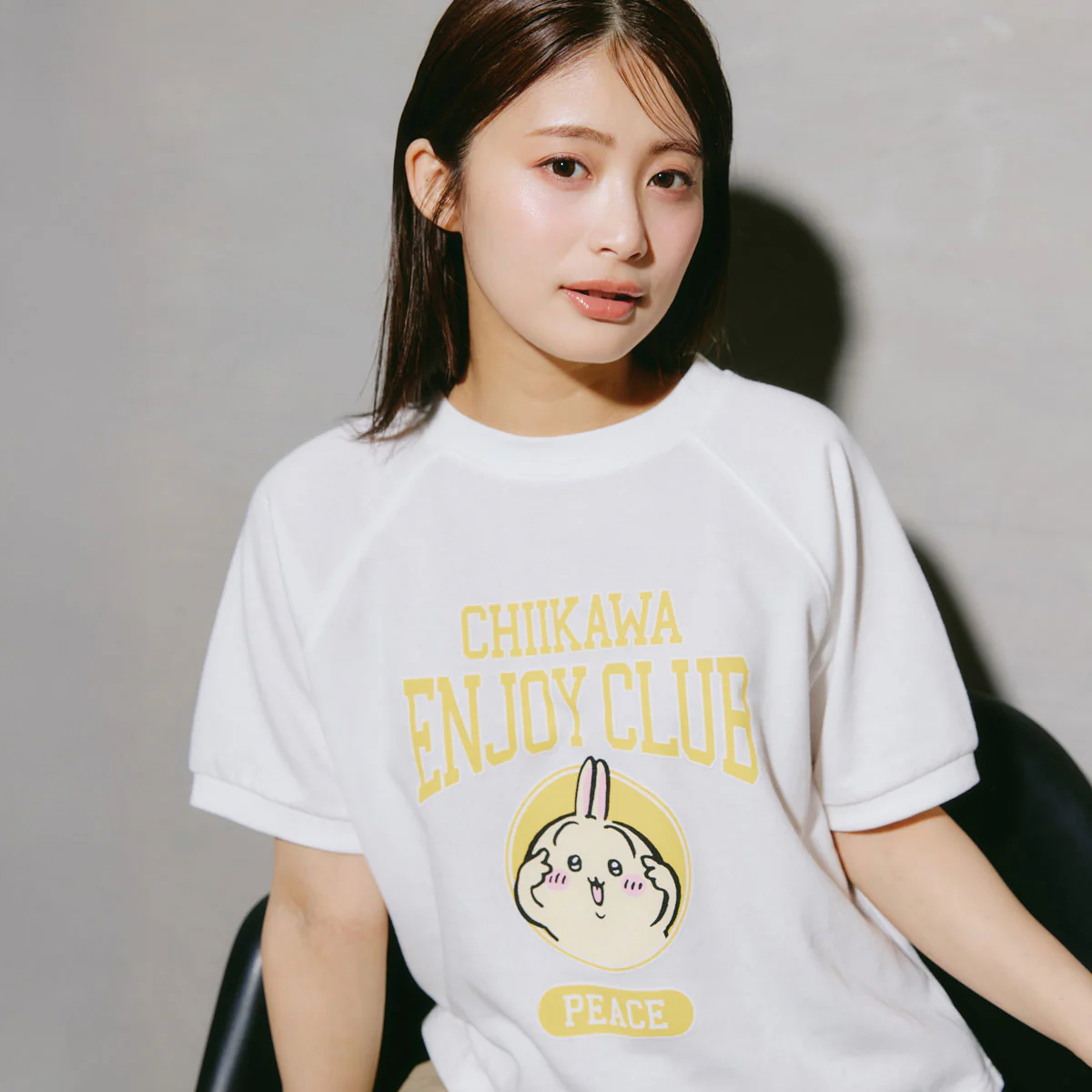ちいかわ Tシャツ ピース うさぎ ホワイト - Image 3