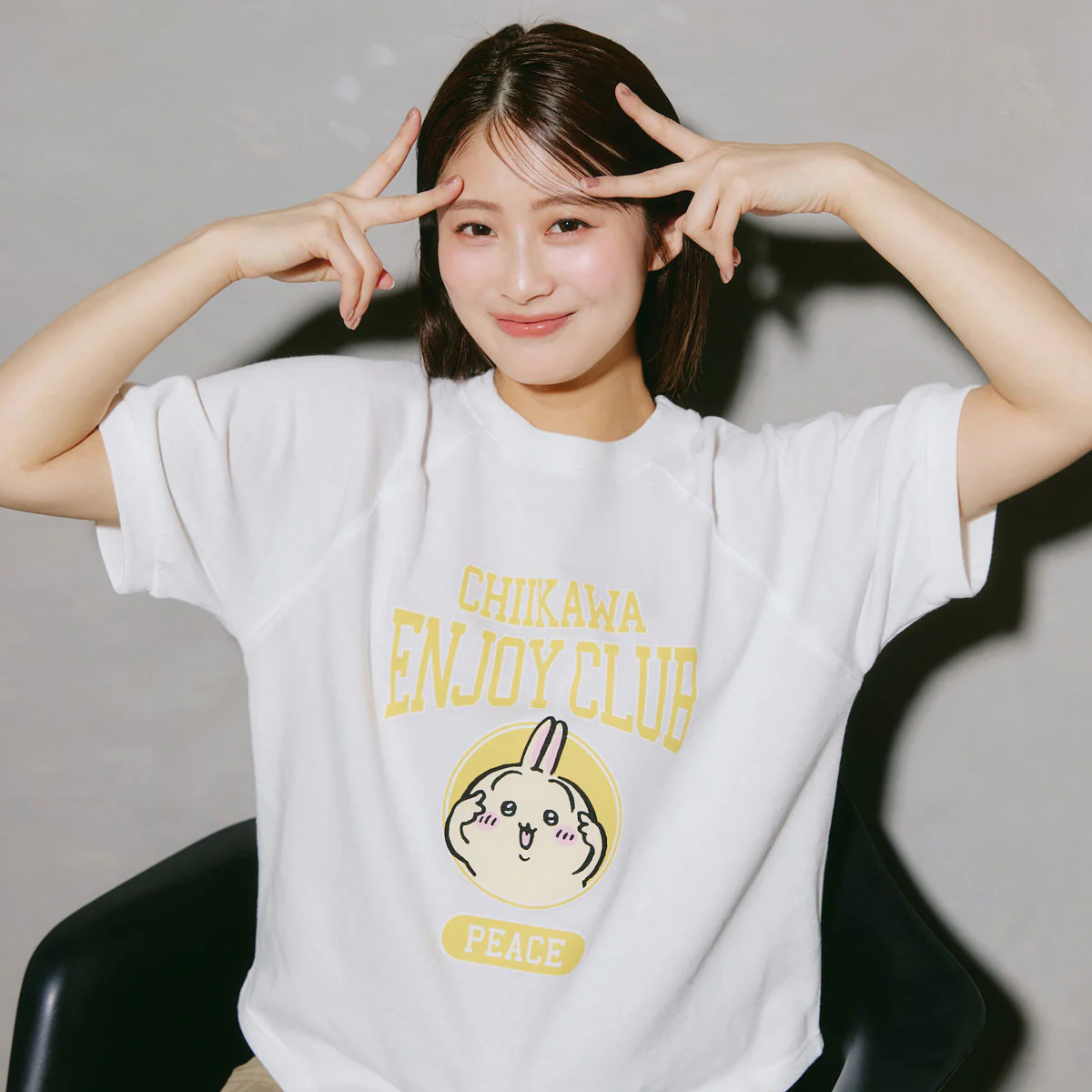 ちいかわ Tシャツ ピース うさぎ ホワイト - Image 4