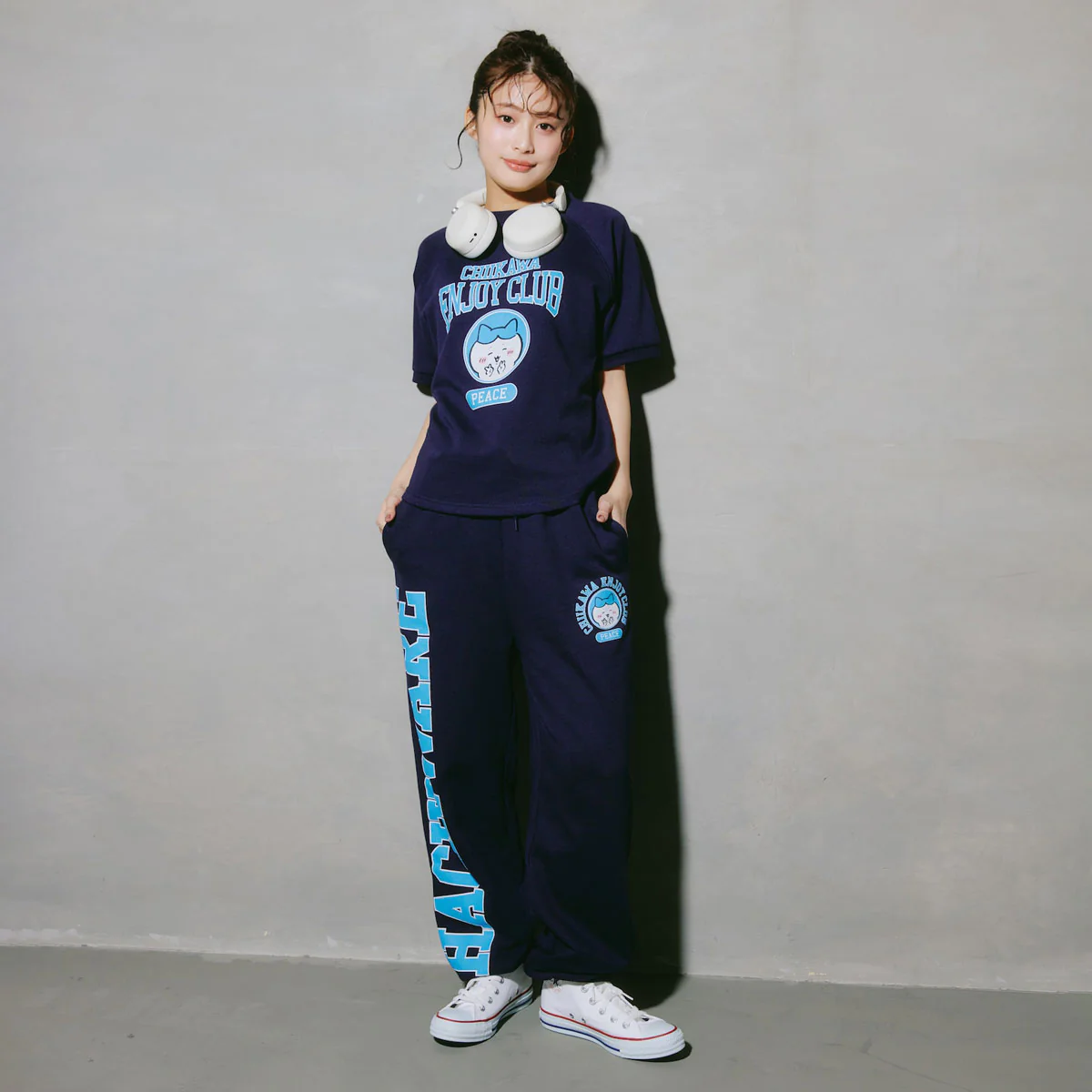 ちいかわ スウェットパンツ ピース ハチワレ ネイビー - Image 3
