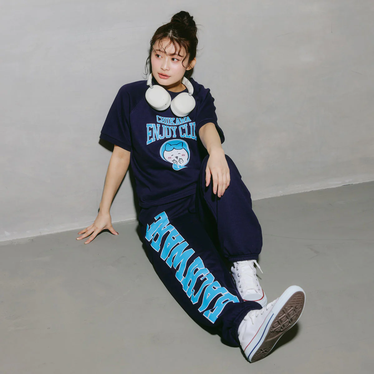 ちいかわ スウェットパンツ ピース ハチワレ ネイビー - Image 4