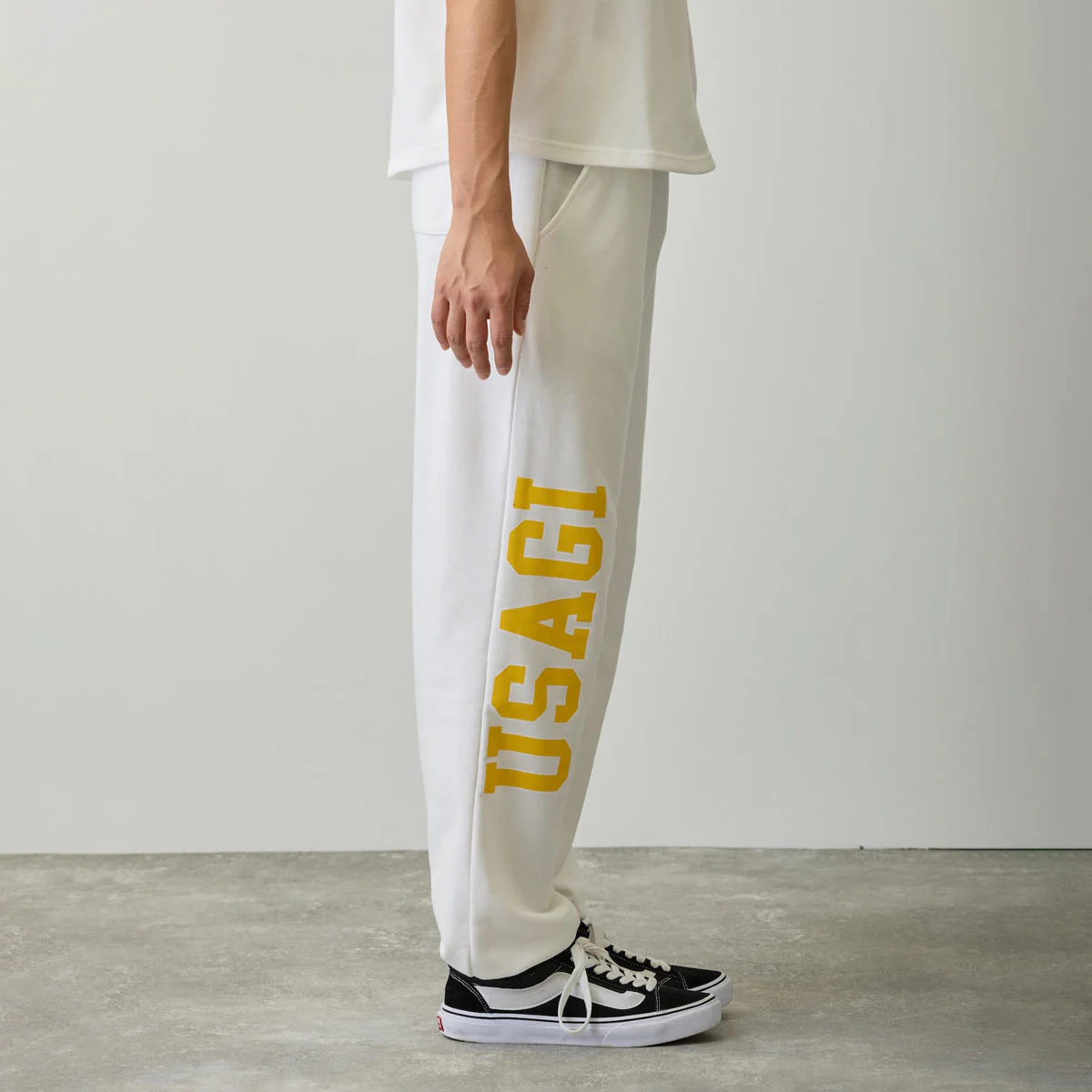 ちいかわ スウェットパンツ ピース うさぎ ホワイト - Image 9
