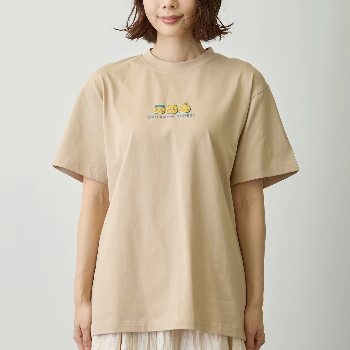 ちいかわ ちいかわベーカリー Tシャツ パンなトリオ サンドベージュ - Image 4