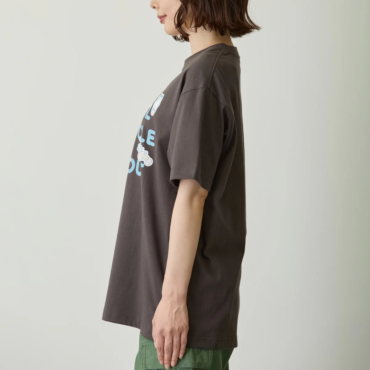 ちいかわ Tシャツ レンタサイクルでおでかけ スミ - Image 11