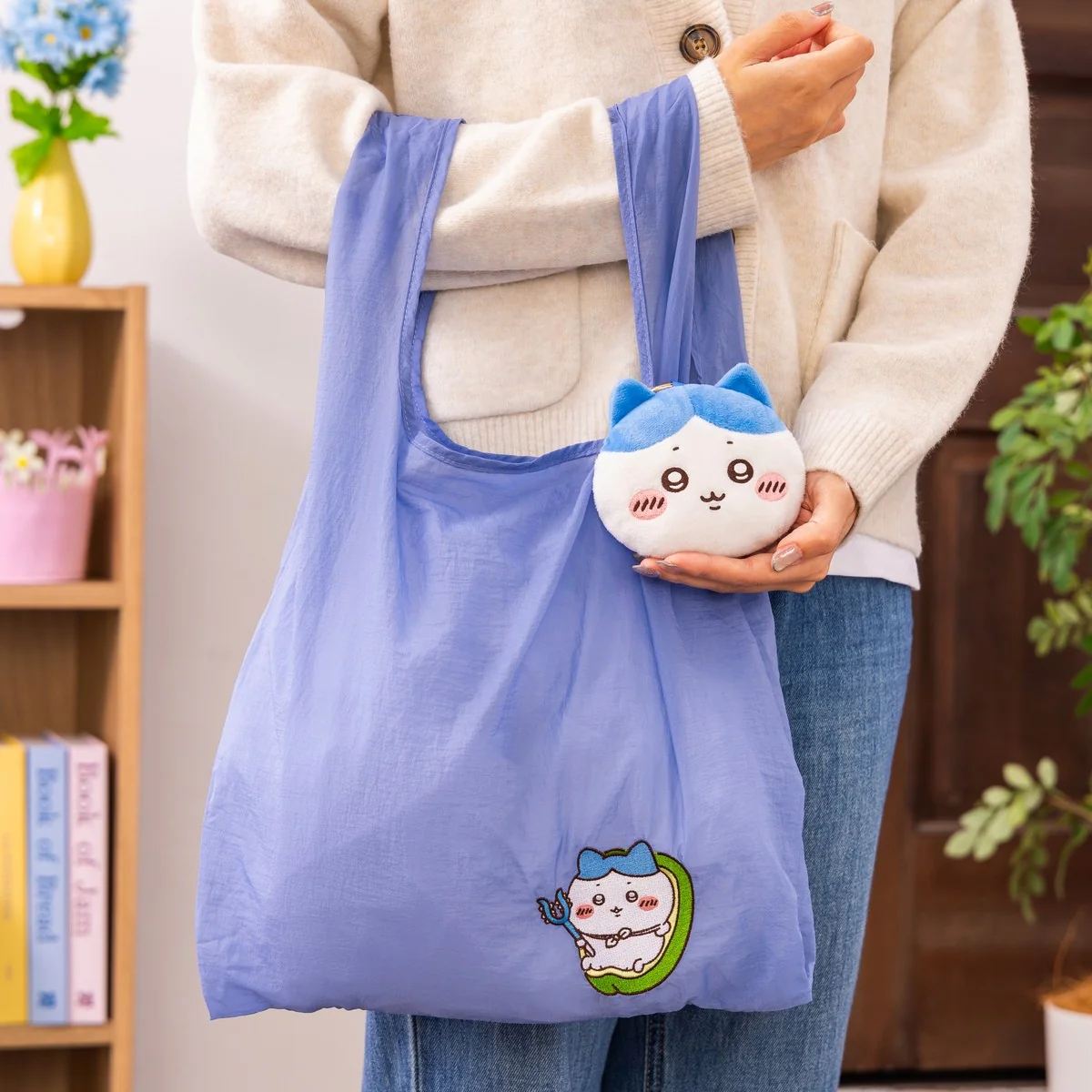 ちいかわ エコバッグ入りおかおマスコット(ハチワレ) - Image 4