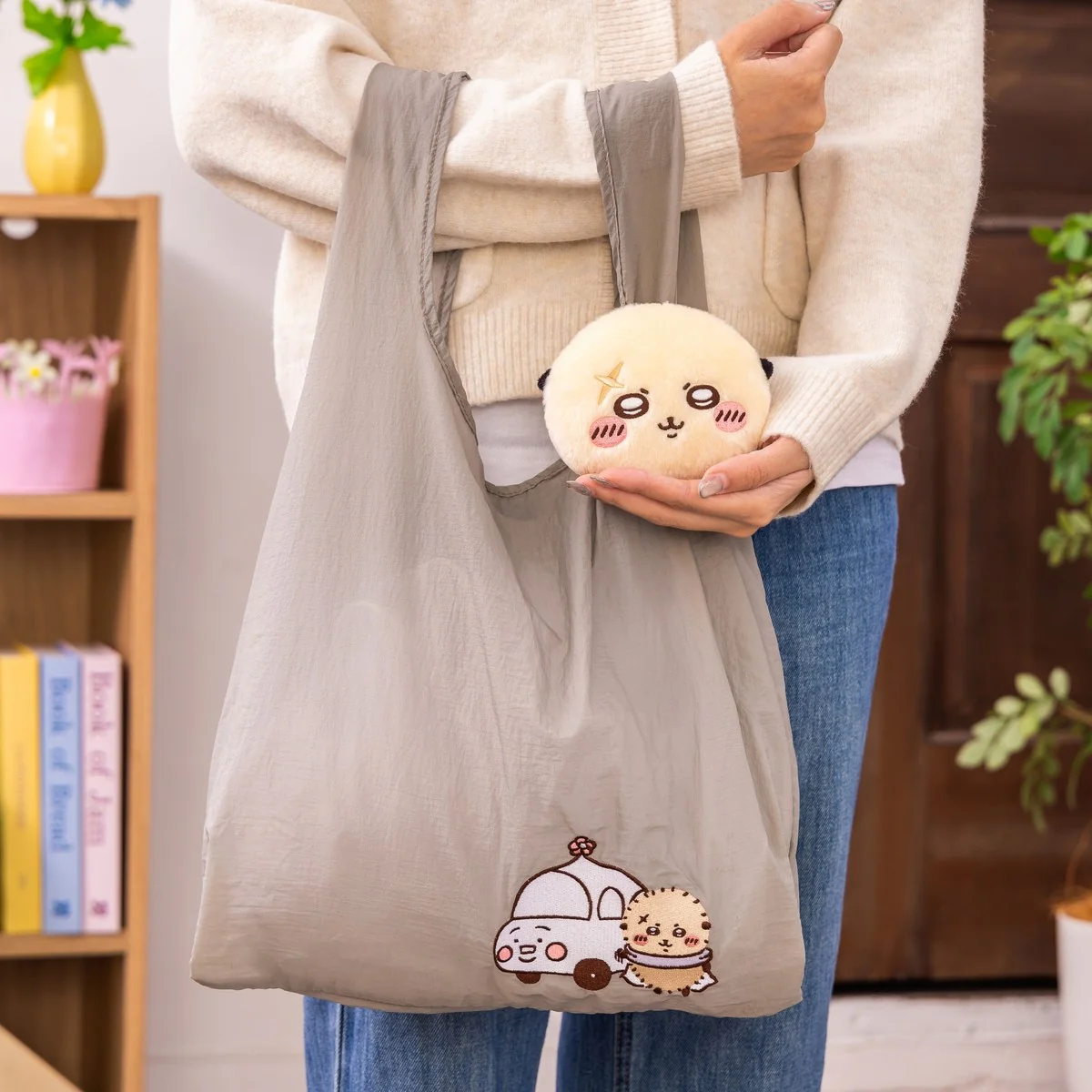 ちいかわ エコバッグ入りおかおマスコット（ラッコ） - Image 4
