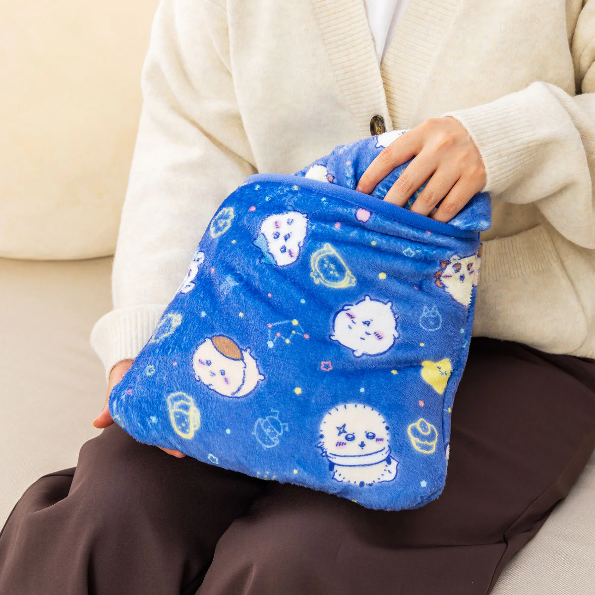 ちいかわ あったか収納ポケット付き3WAYブランケット（星座） - Image 5