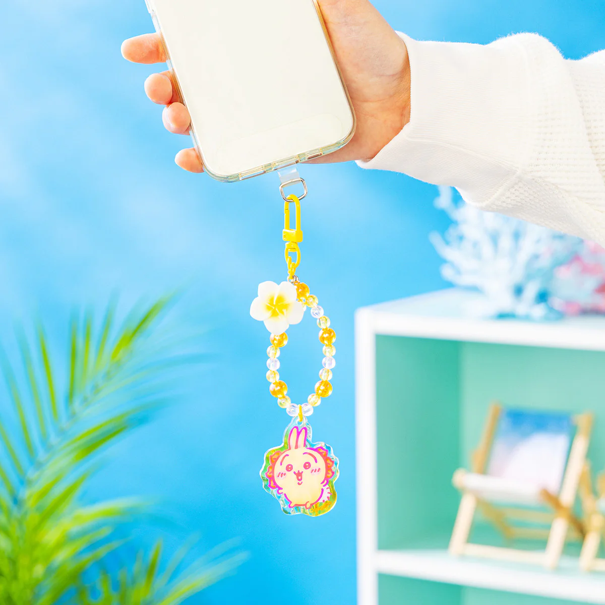 ちいかわ シーサーのおみやげやさん ビーズ付きアクリルストラップ（うさぎ） - Image 3