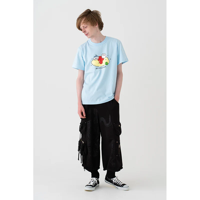 ちいかわ オムライス Tシャツ（ライトブルー） - Image 4