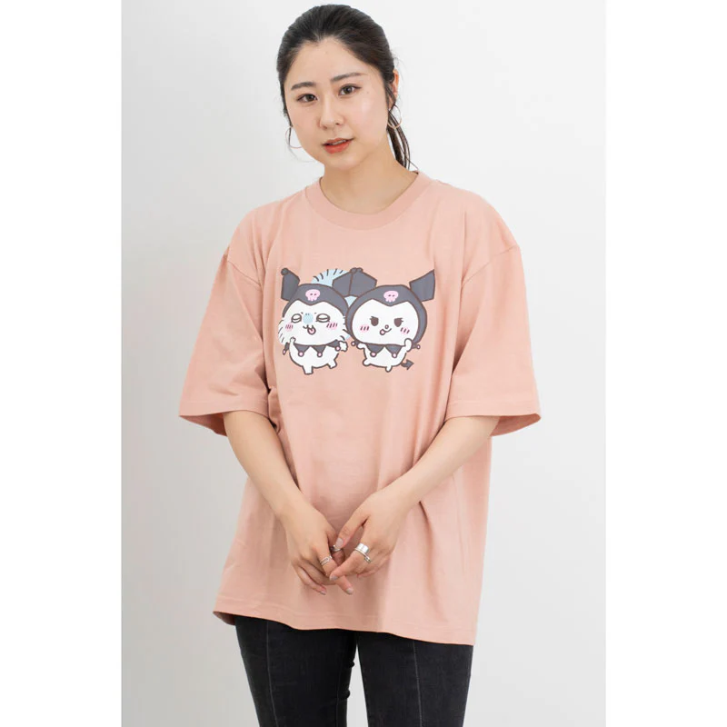 ちいかわ×サンリオキャラクターズ ビックTシャツ モモンガ×クロミ ダスティピンク - Image 3