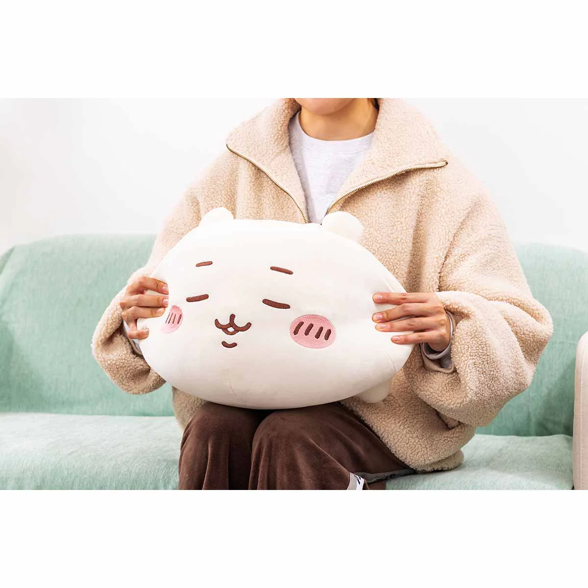 ちいかわ マシュマロみたいな寝そべり抱きぬいぐるみ（ねむねむちいかわ） - Image 3